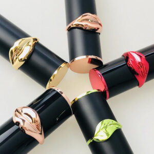 round black lipstick tube lip shape middle ring